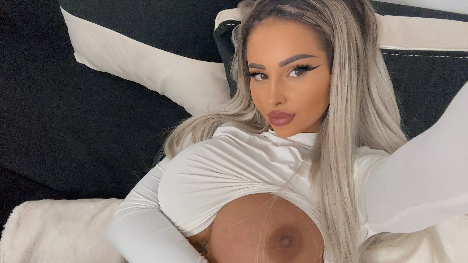 Kinda insecure about the other tit...