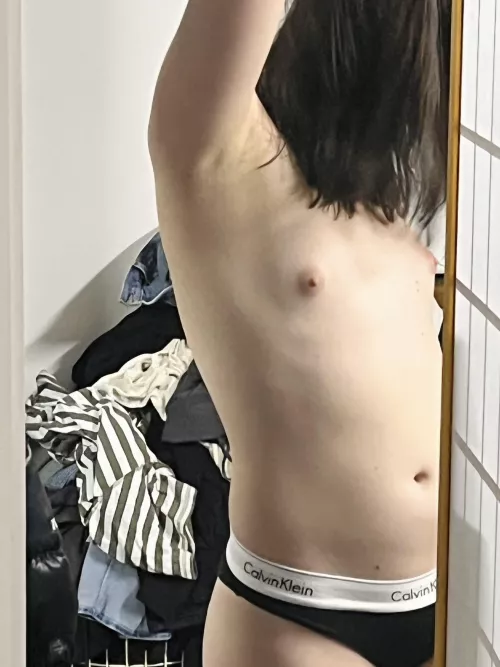 Little nipples for you to suck ❤️