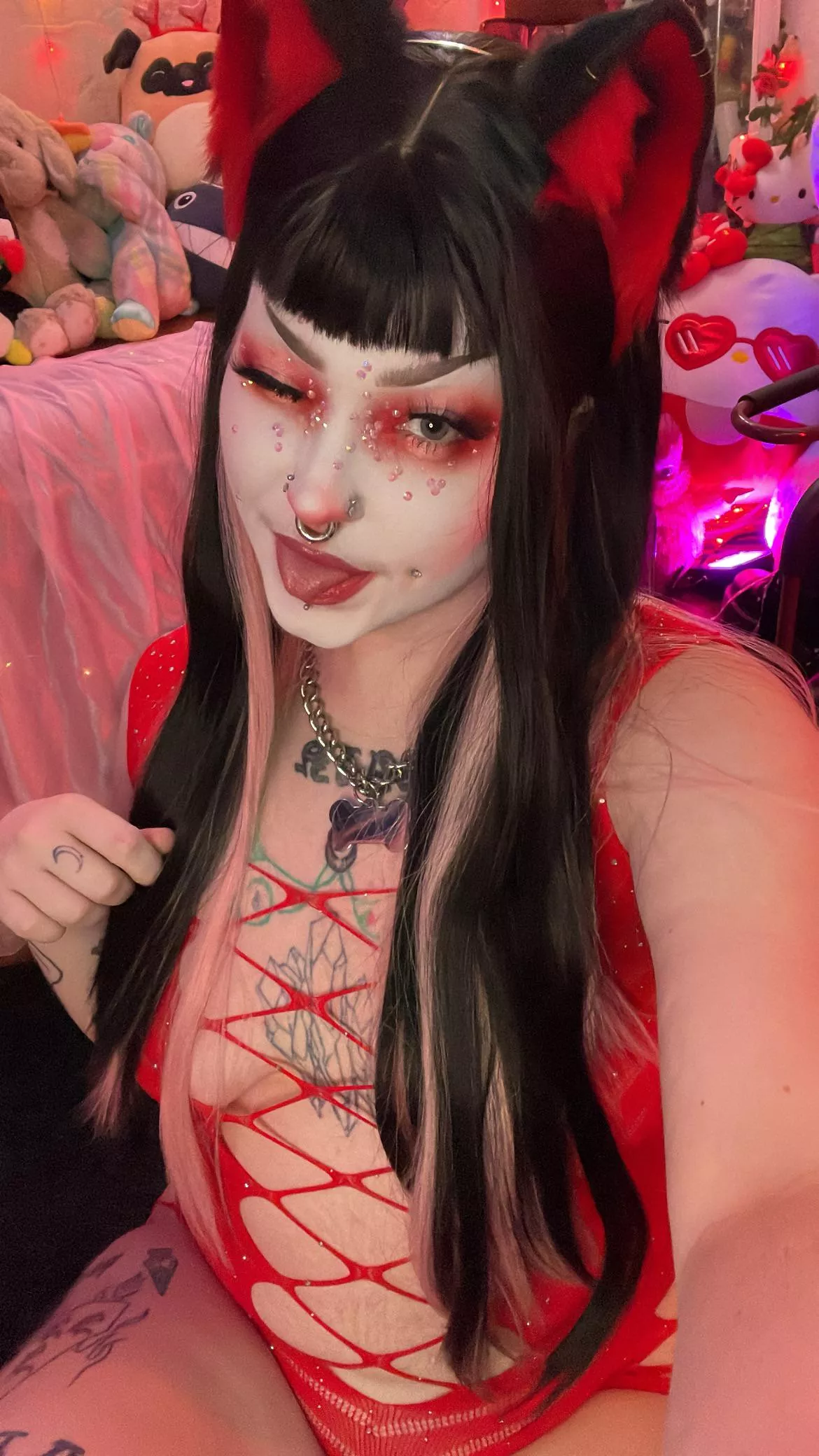 Love my hairy tummy while in drag 