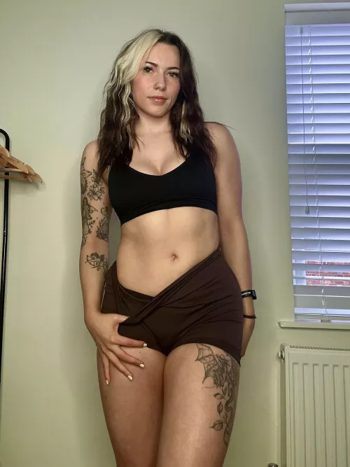 Love wearing crop tops to the gym 