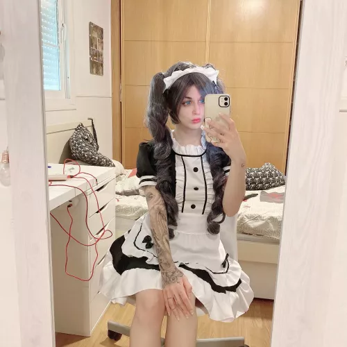 Maid ready to service you with my holes