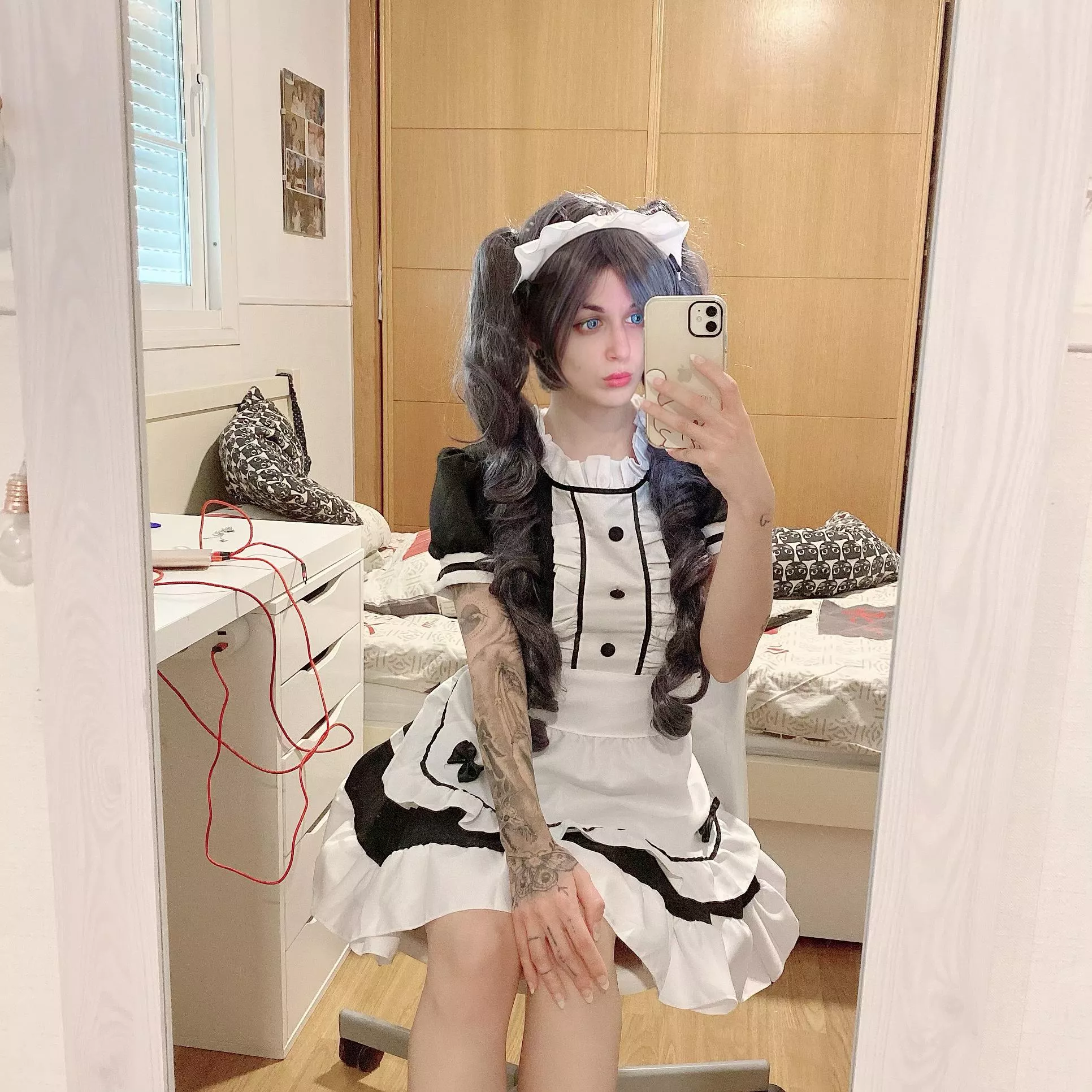 Maid ready to service you with my holes