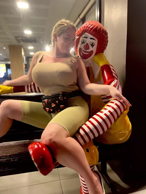 Makes me smile like that clown 