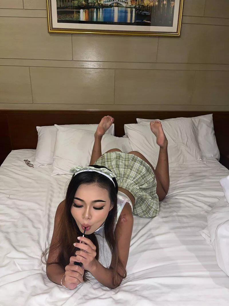 No panties under my skirt