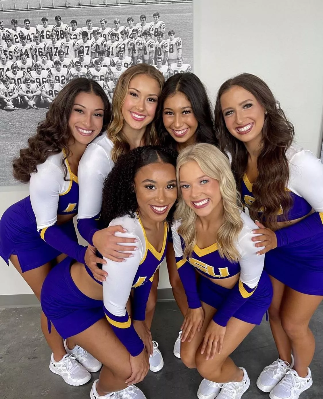 Pick your cheerleader [6] Top row is 1-4 and bottom is 5-6