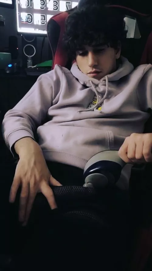 Quick cum before raid