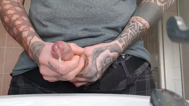 Say yes if you'd like a cumshot vid