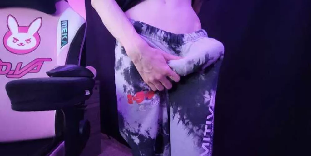 These sweatpants are so snug 