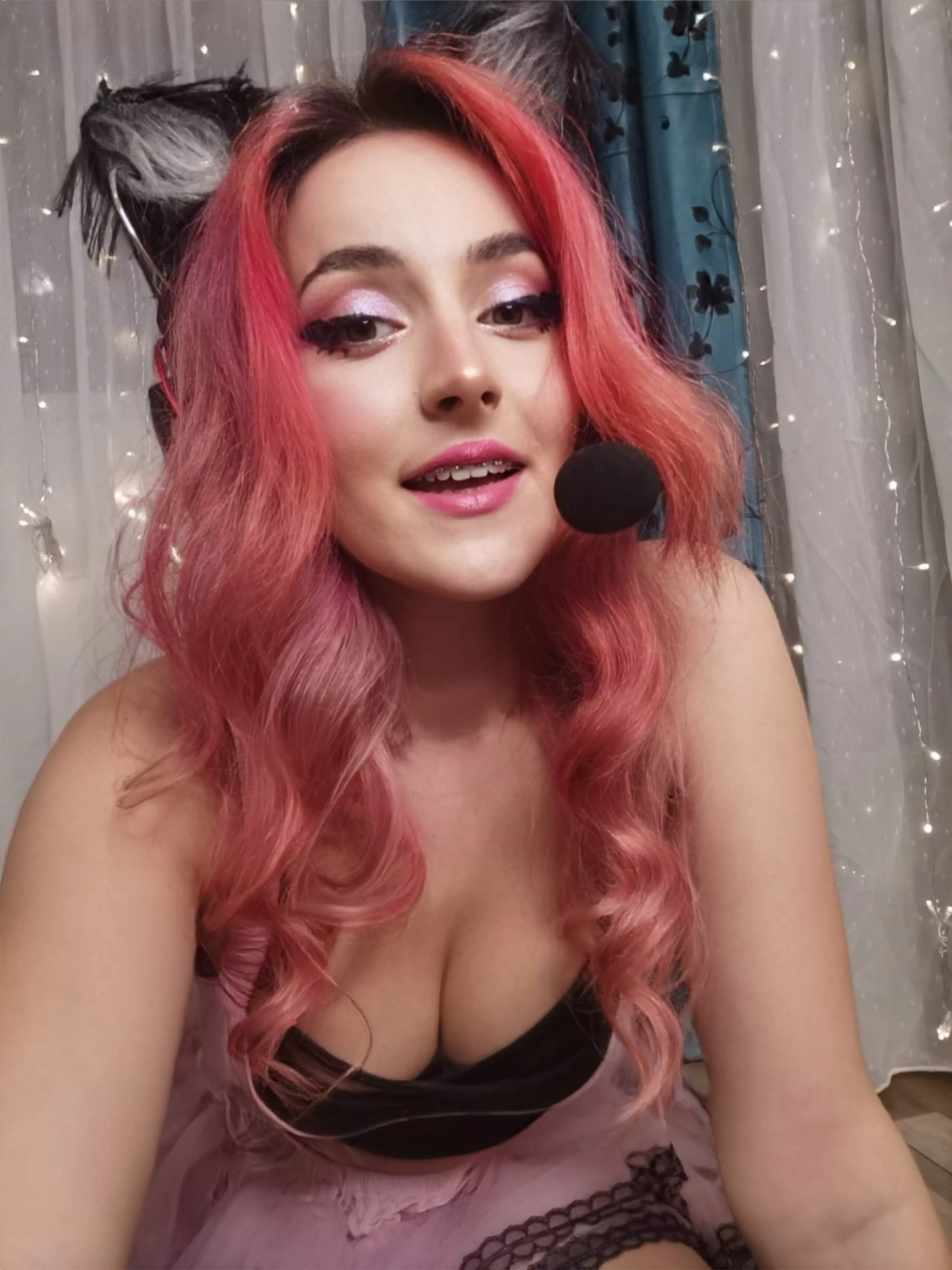 They say pink and red is not a god combo, what do you think?