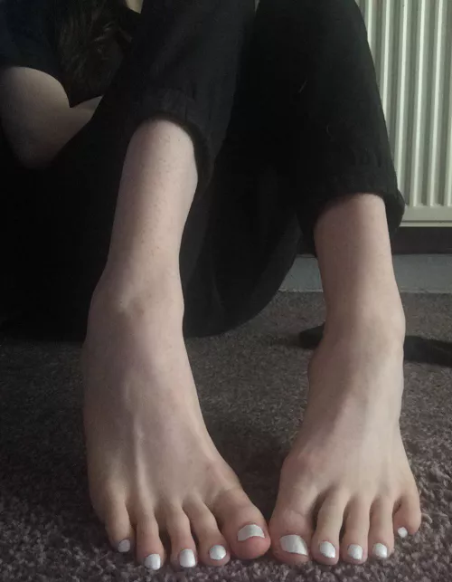 Toes sexy enough to worship 💋