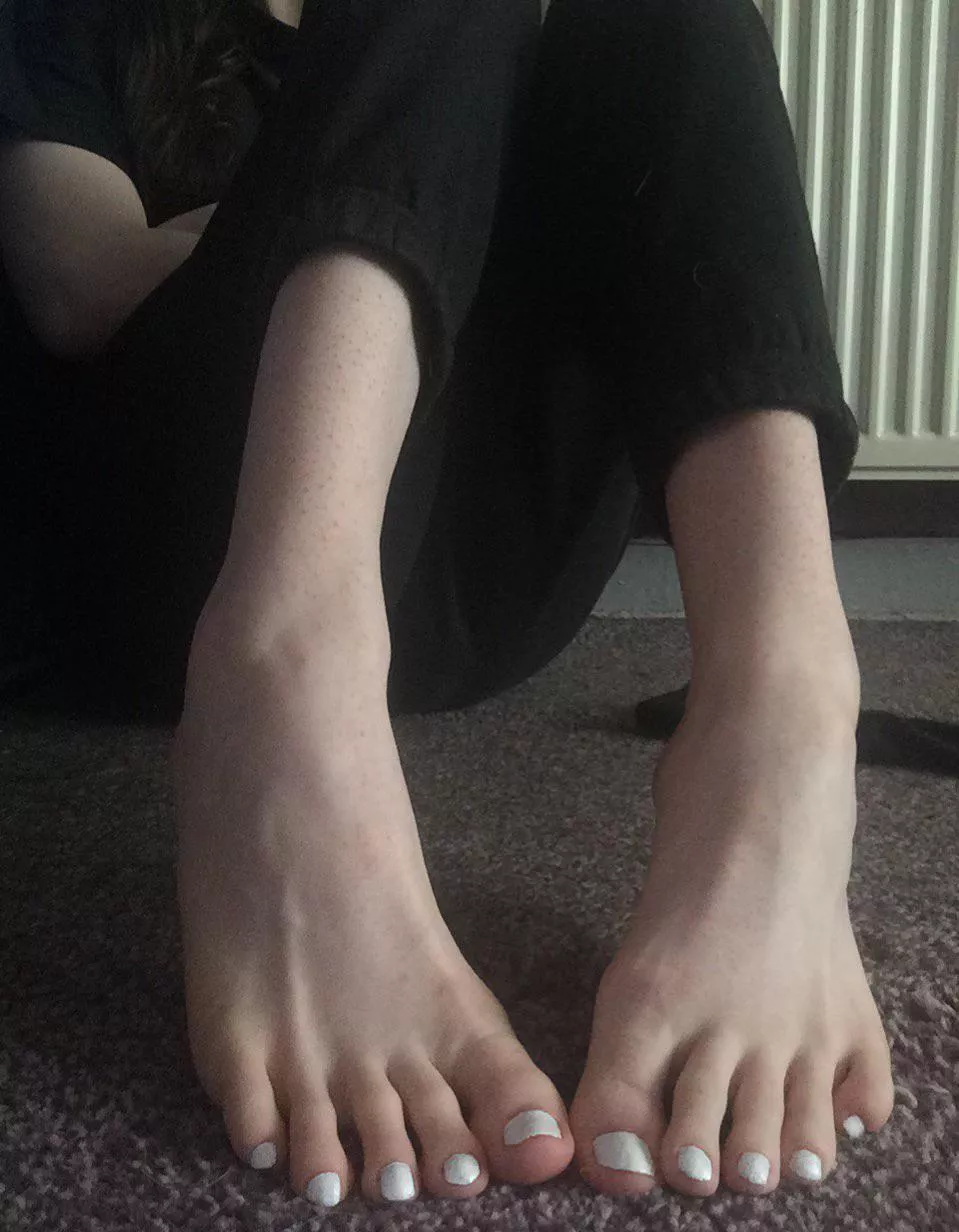 Toes sexy enough to worship 💋