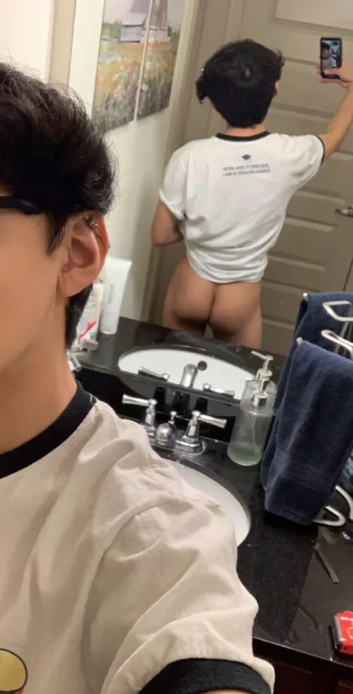 What do y’all think of my little butt? ☺️