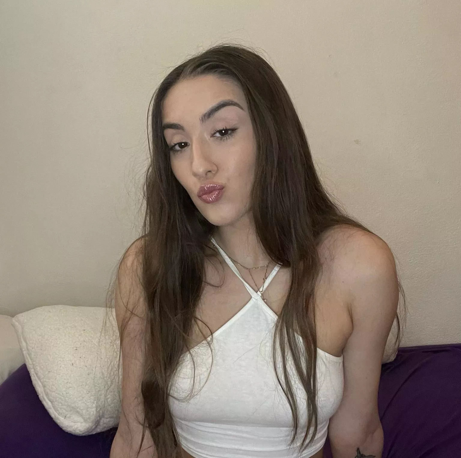 Who doesn't love a sexy brunette as their sneaky link?