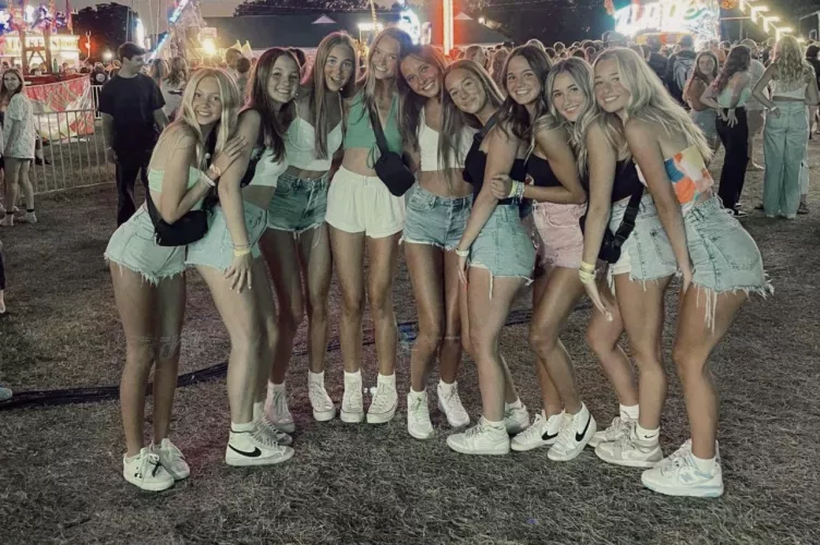 Who is the hottest of the friend group? [9]