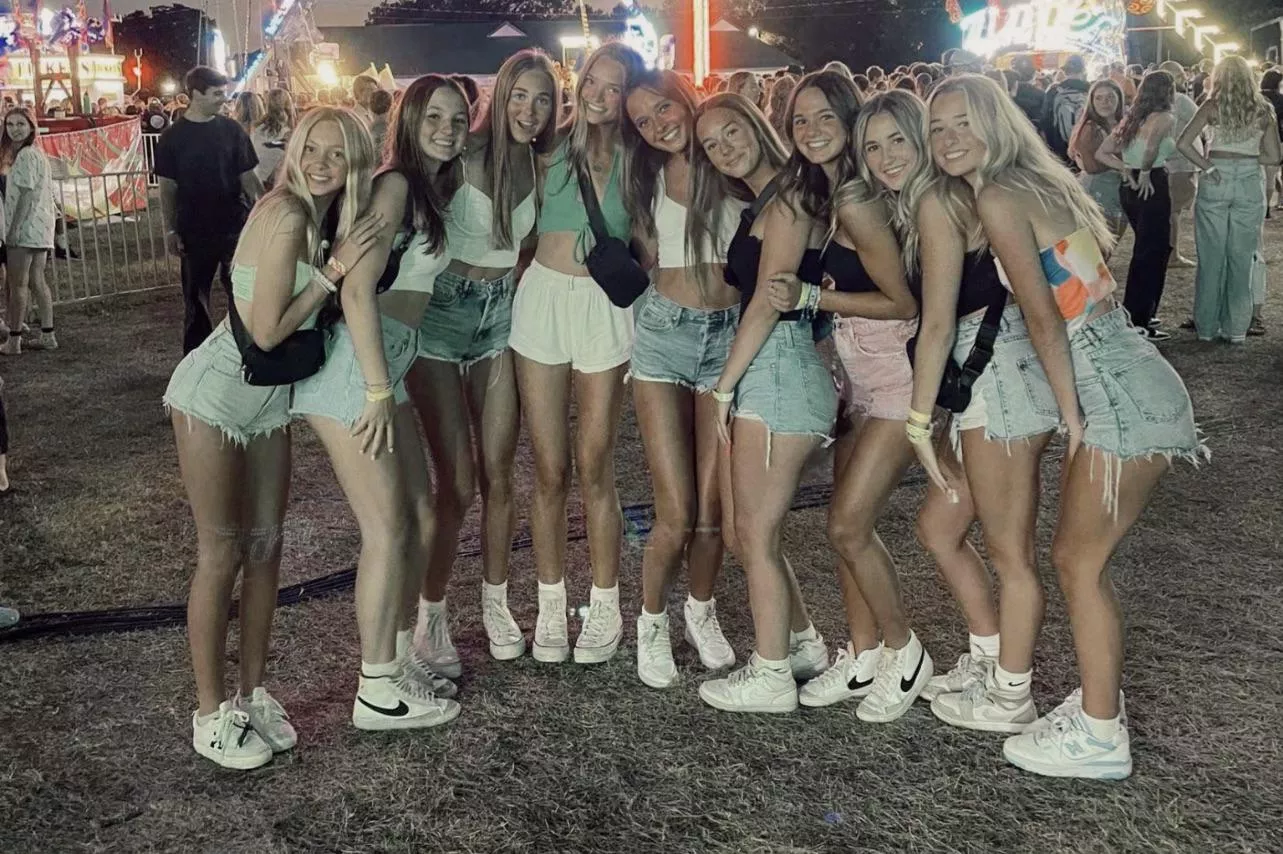 Who is the hottest of the friend group? [9]