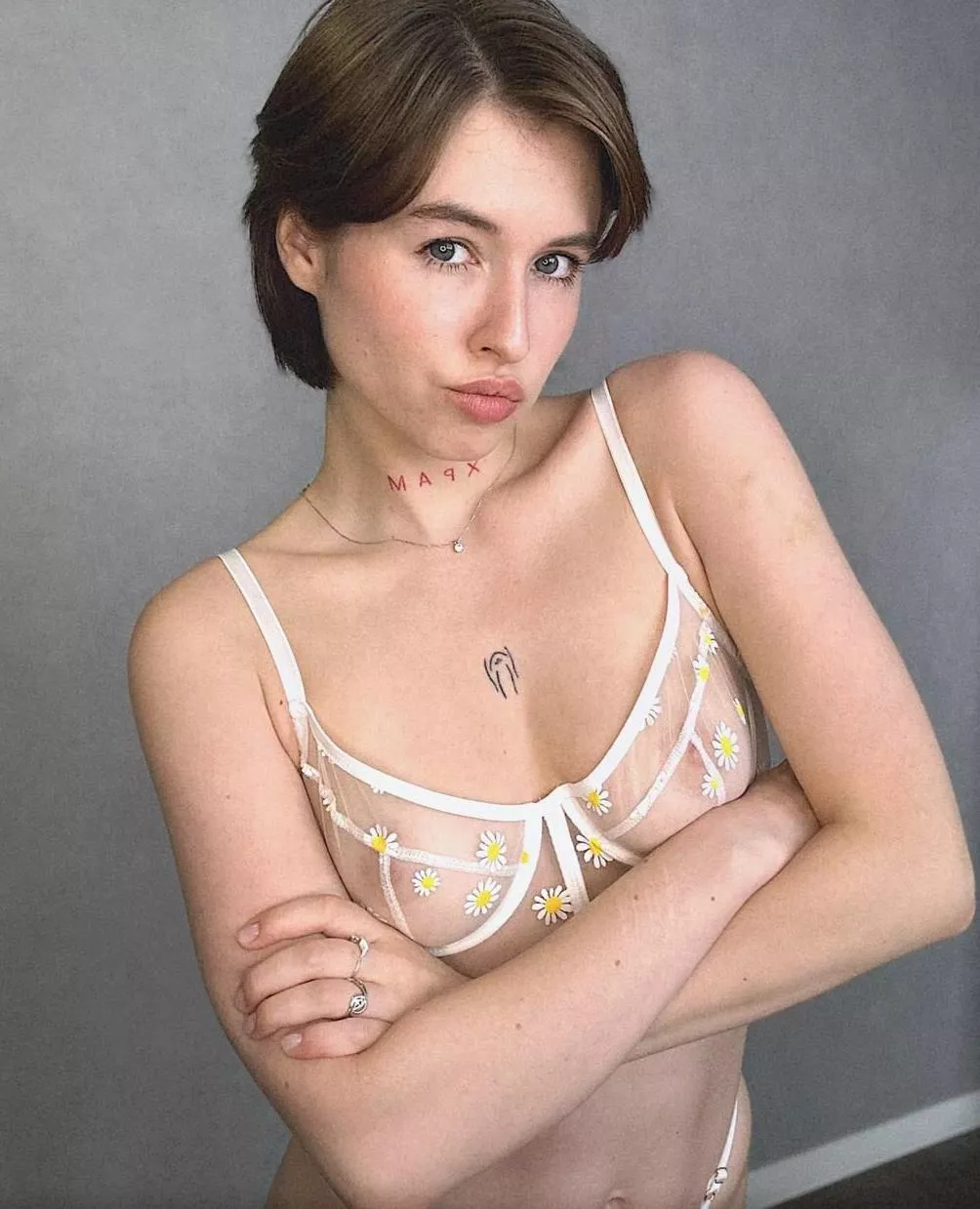 Would you agree sharing me with your friends? Perfect wife for u daddy