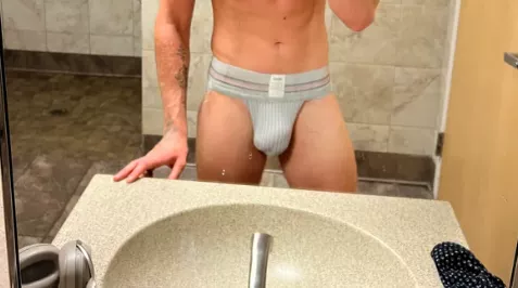 18 hockey player, hot guys hit me up <3