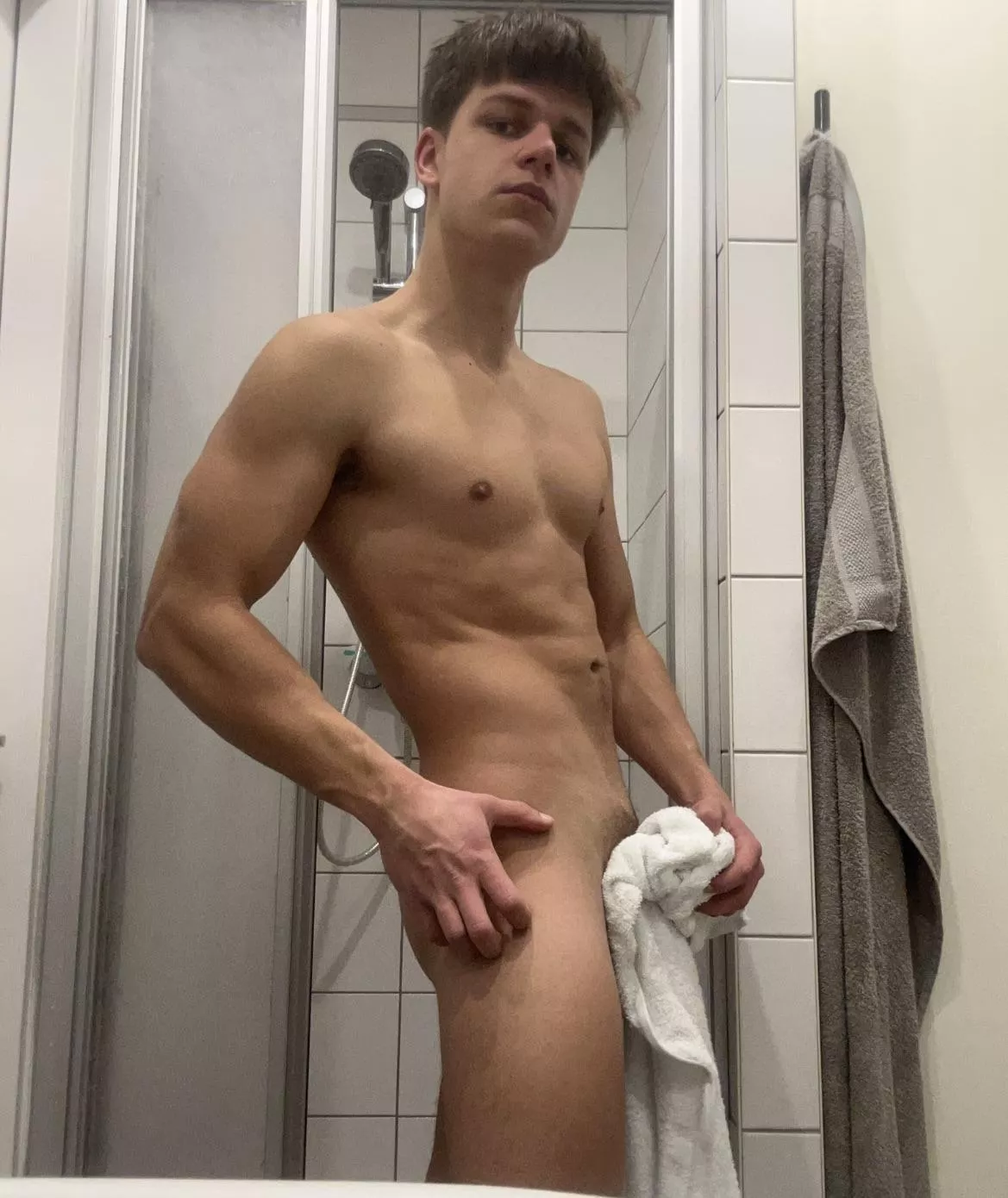 (19)Who wants to join me?