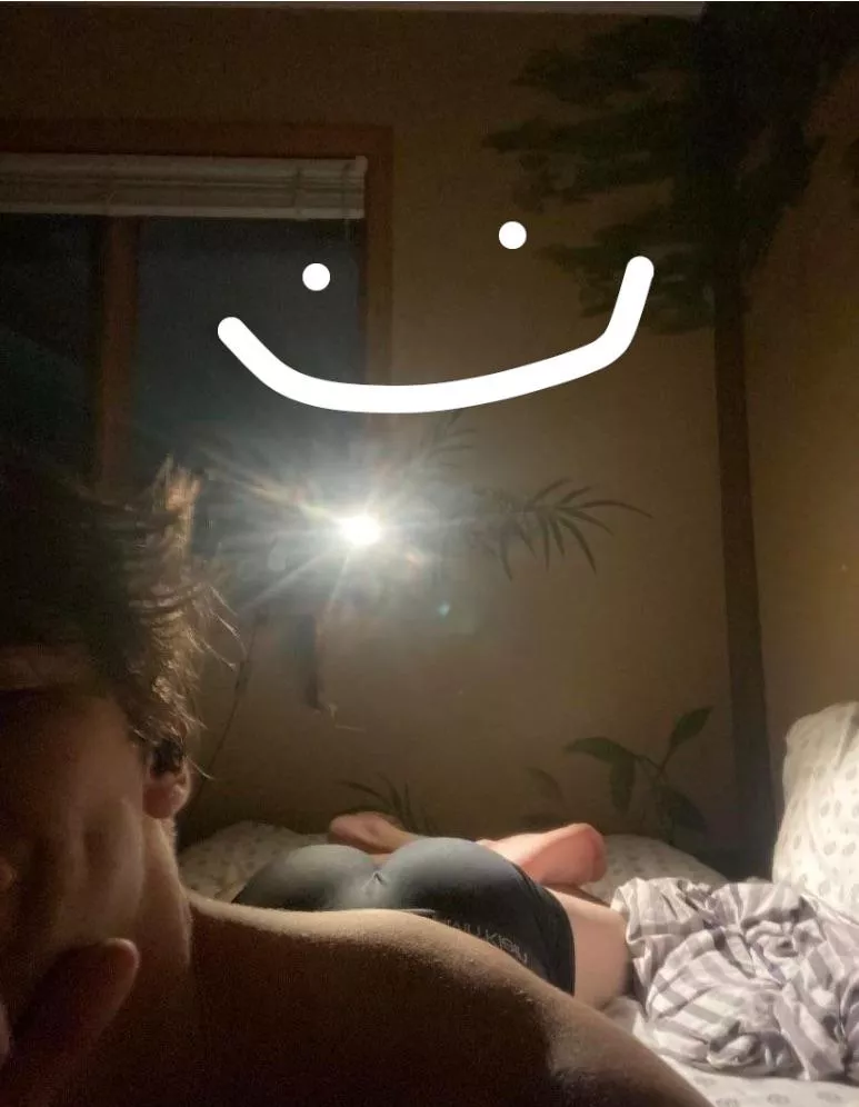 20, Hmu hot boys with a pic