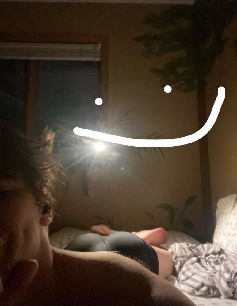 20 Hot boys hmu with a pic