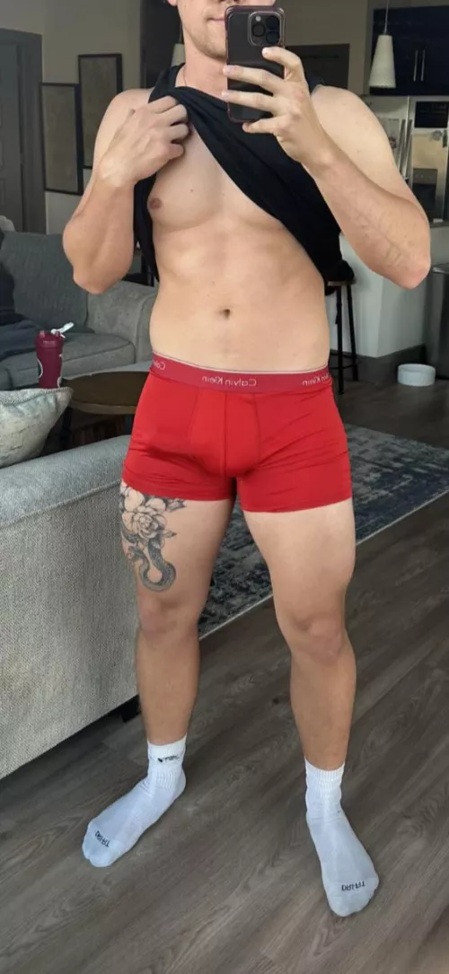 25 muscular stud. 👀 for same to swap hookup vids with. DM me for snap