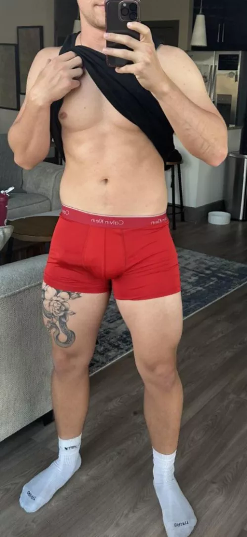 25 muscular stud. 👀 for same to swap hookup vids with. DM me for snap