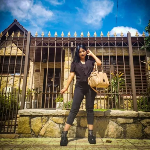 a little photo for a little woman 