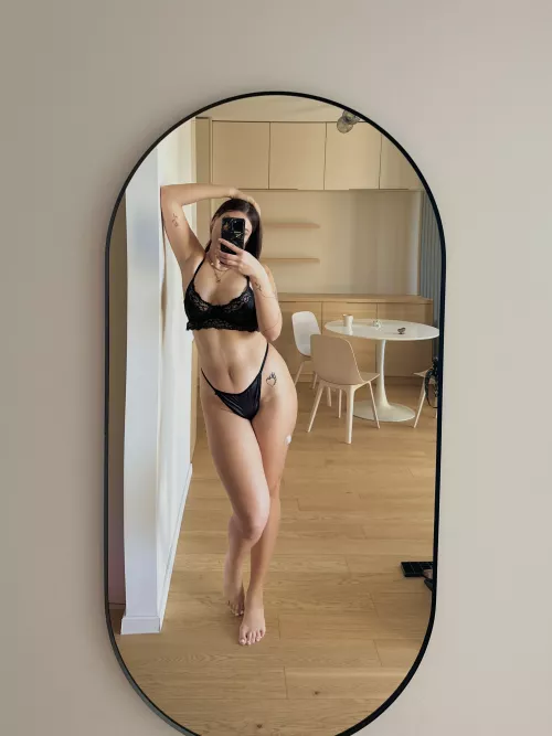 A mirror never lies 😏 💙