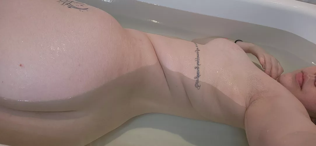 Come get wet with me 💦