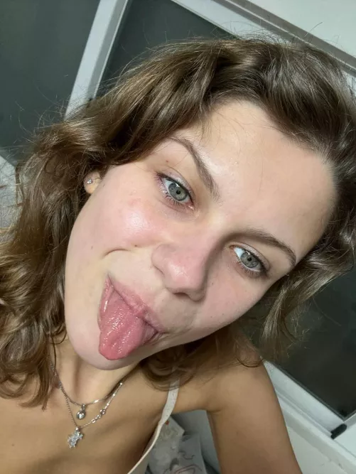Cute enough to deserve your cumshot ?