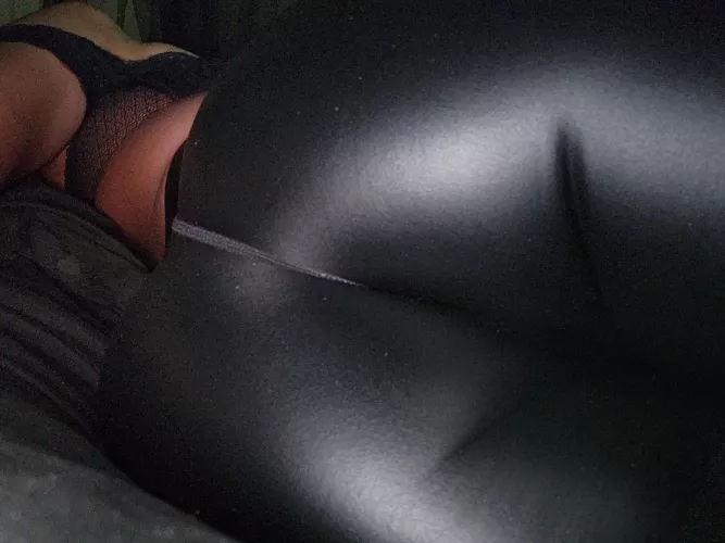 Did you get lured in by a succubus with a heart shaped ass? Guess you're mine now 