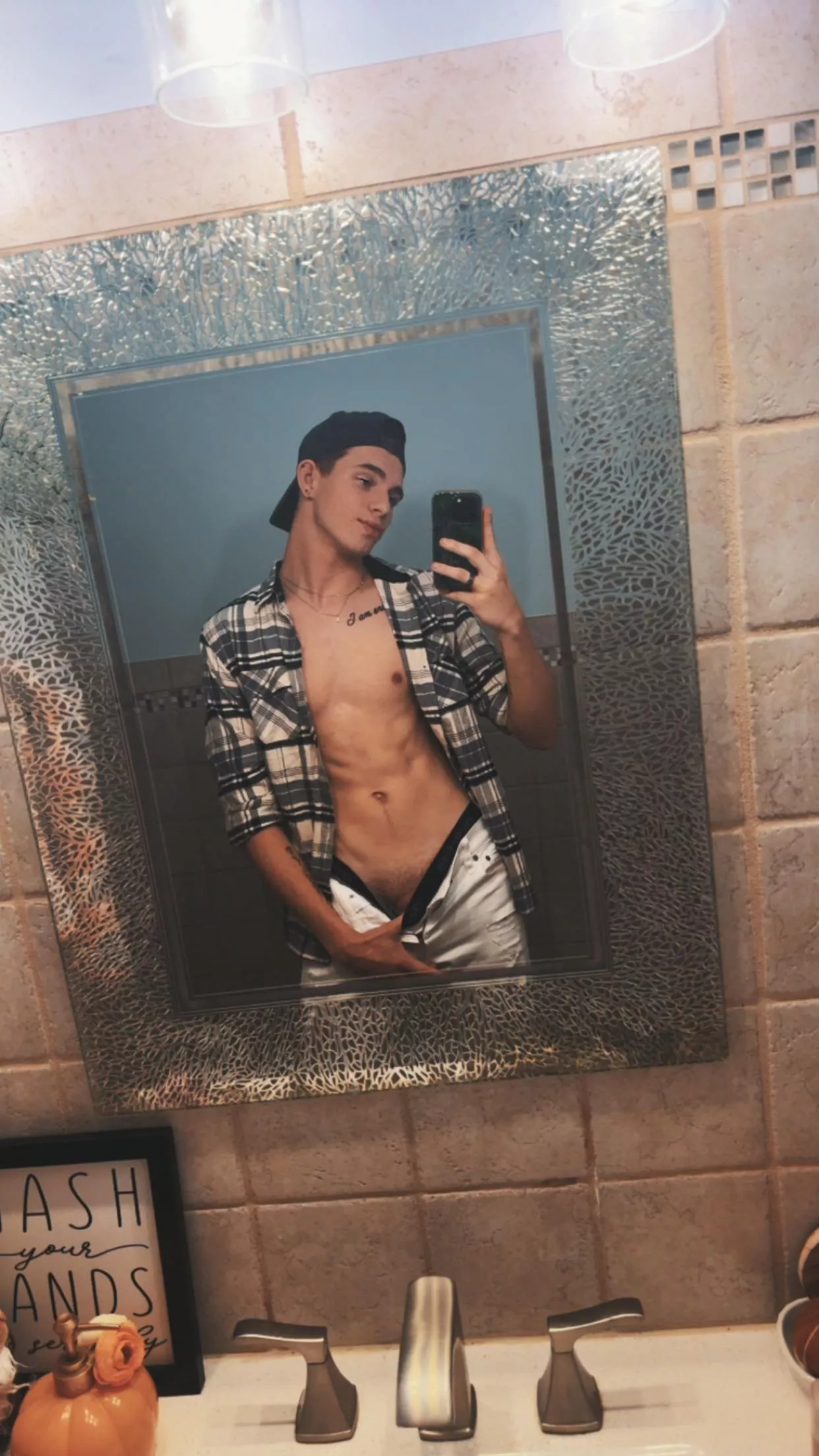 Do you think I'm hot? Would you rater fuck me or get fucked by me? Or both LMK