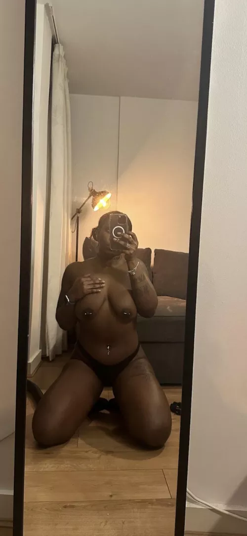 Feeling quite bare, any tattoo ideas ? ☺️