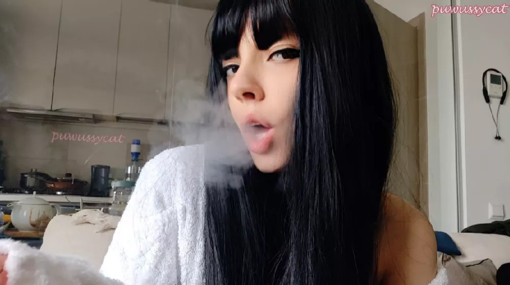 Goth gf at your service🖤