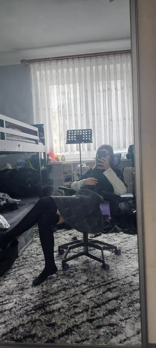 Home alone, finally time for some comfy clothes :3