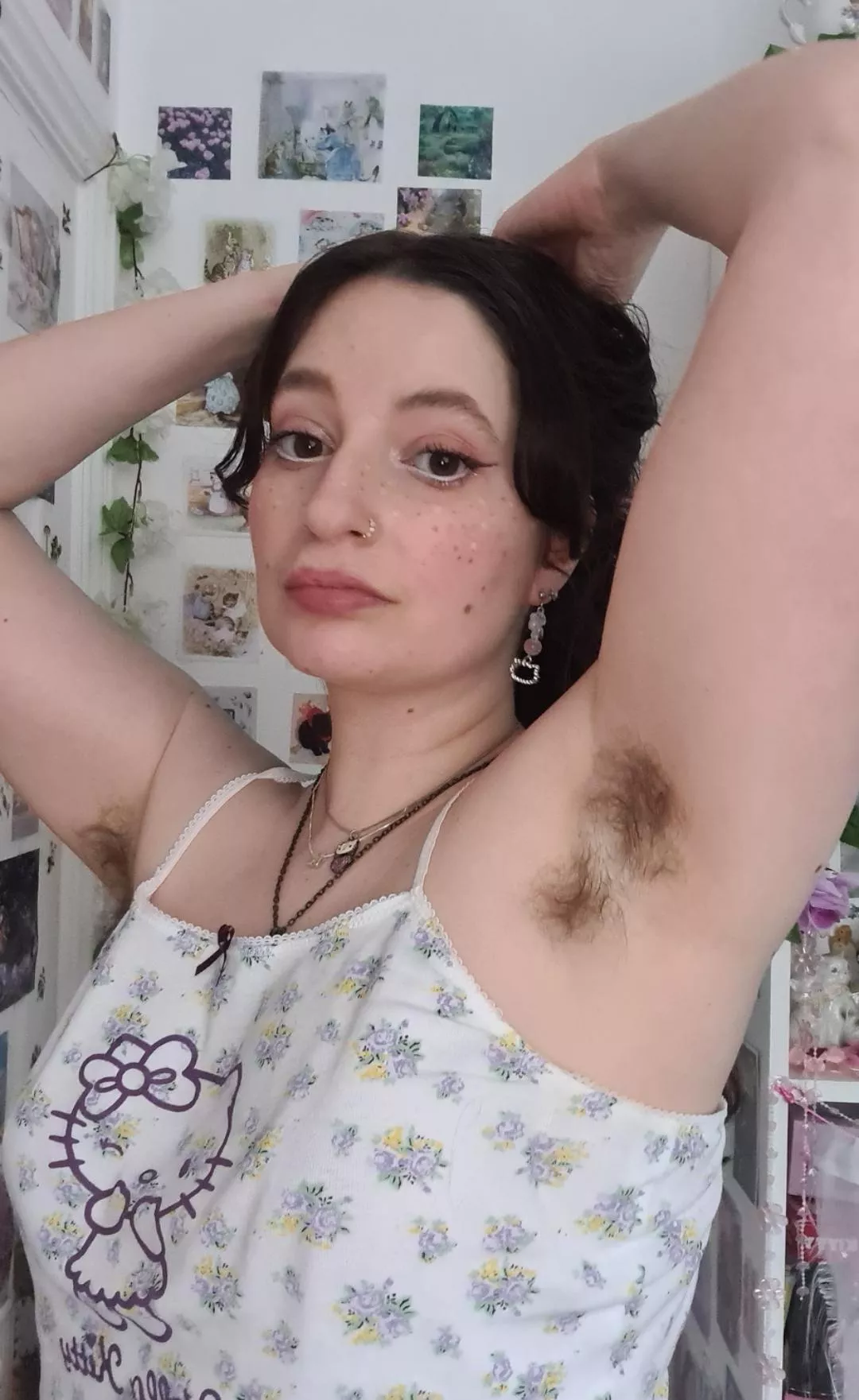 How old are you and what do you think of girls with hairy pits?
