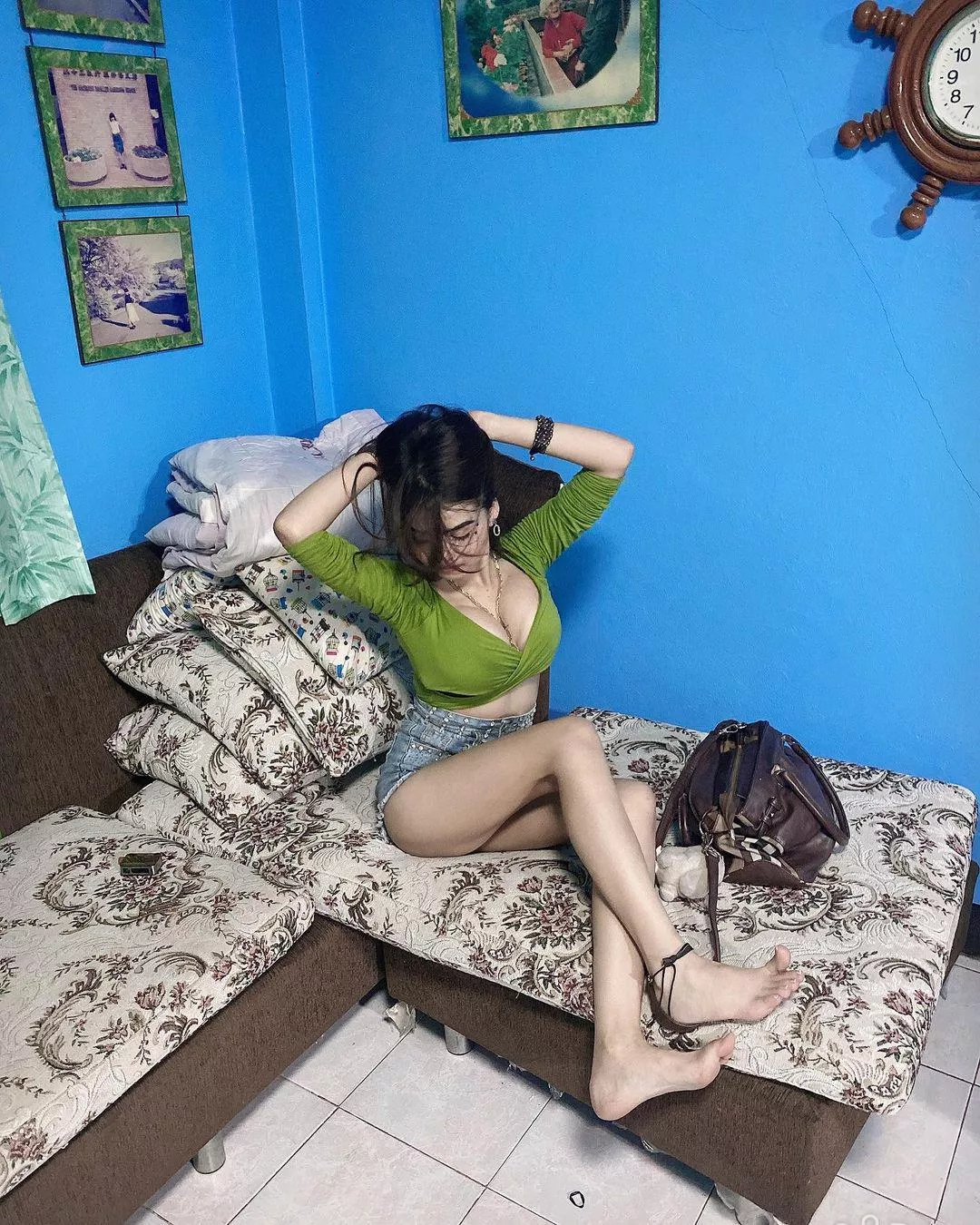 I asked my bestie to give me some of her classy selfie. This is what she gave me