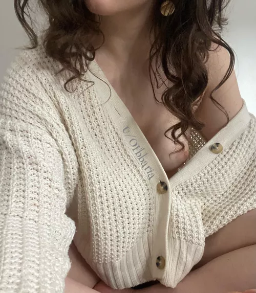 I bet you want me to move my hair 😇