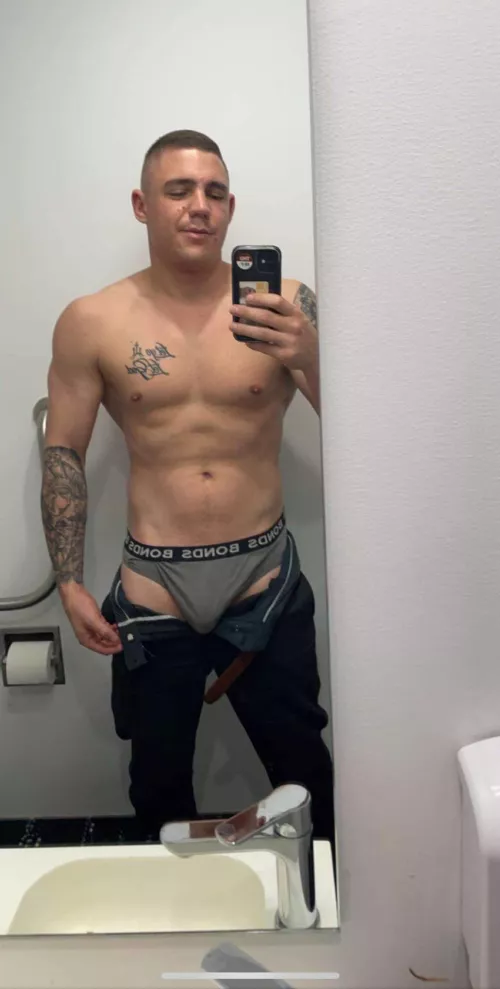 I wonder if my coworkers know I take nudes in the work bathroom [M] [31]