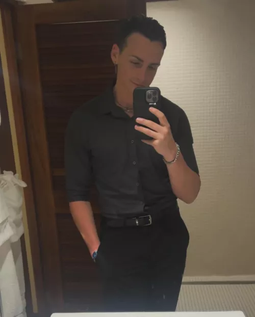 if anyoneβs looking for SFW convo/friends, hmu!