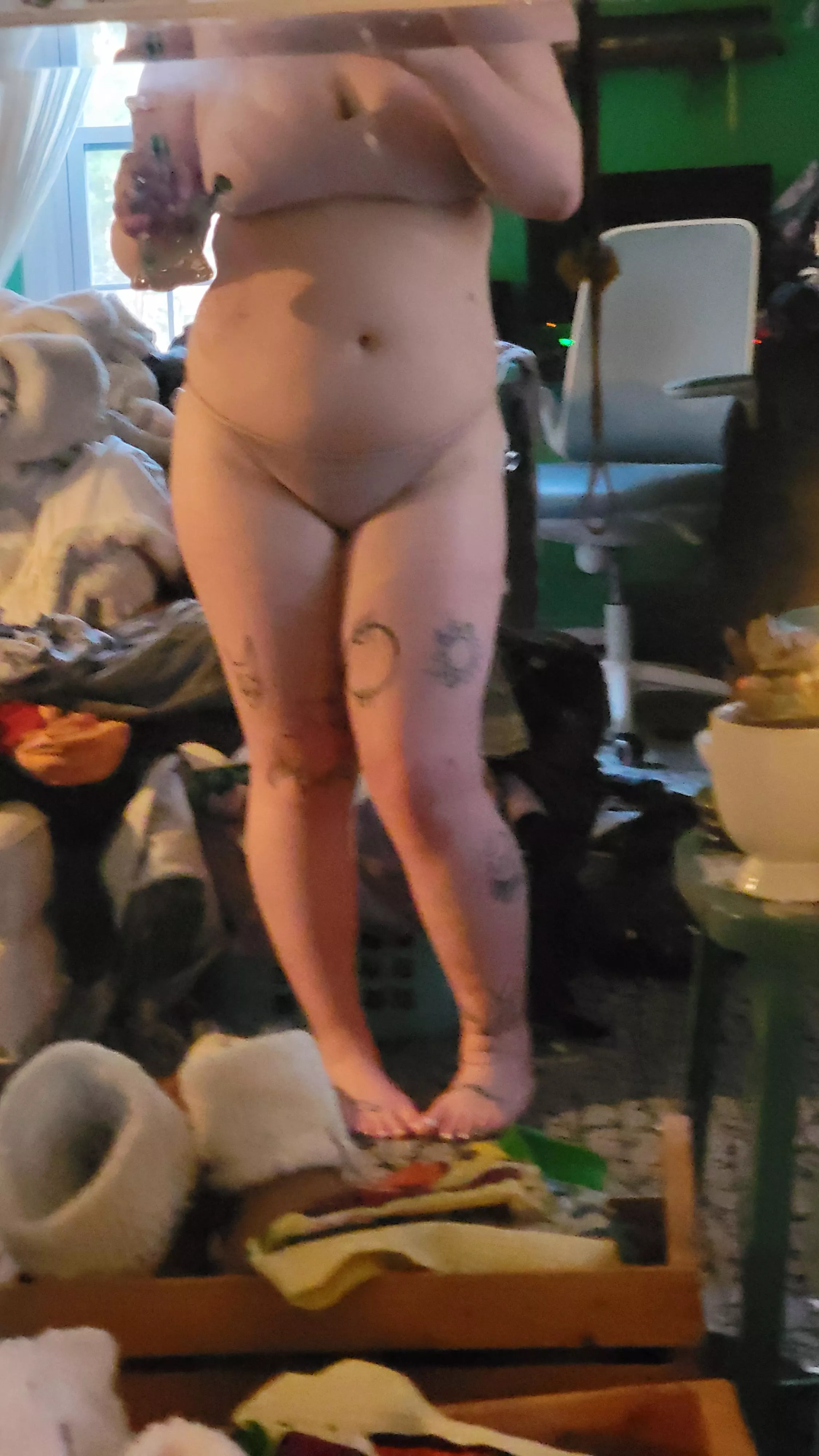 I'm a sweet peach, please come eat me???