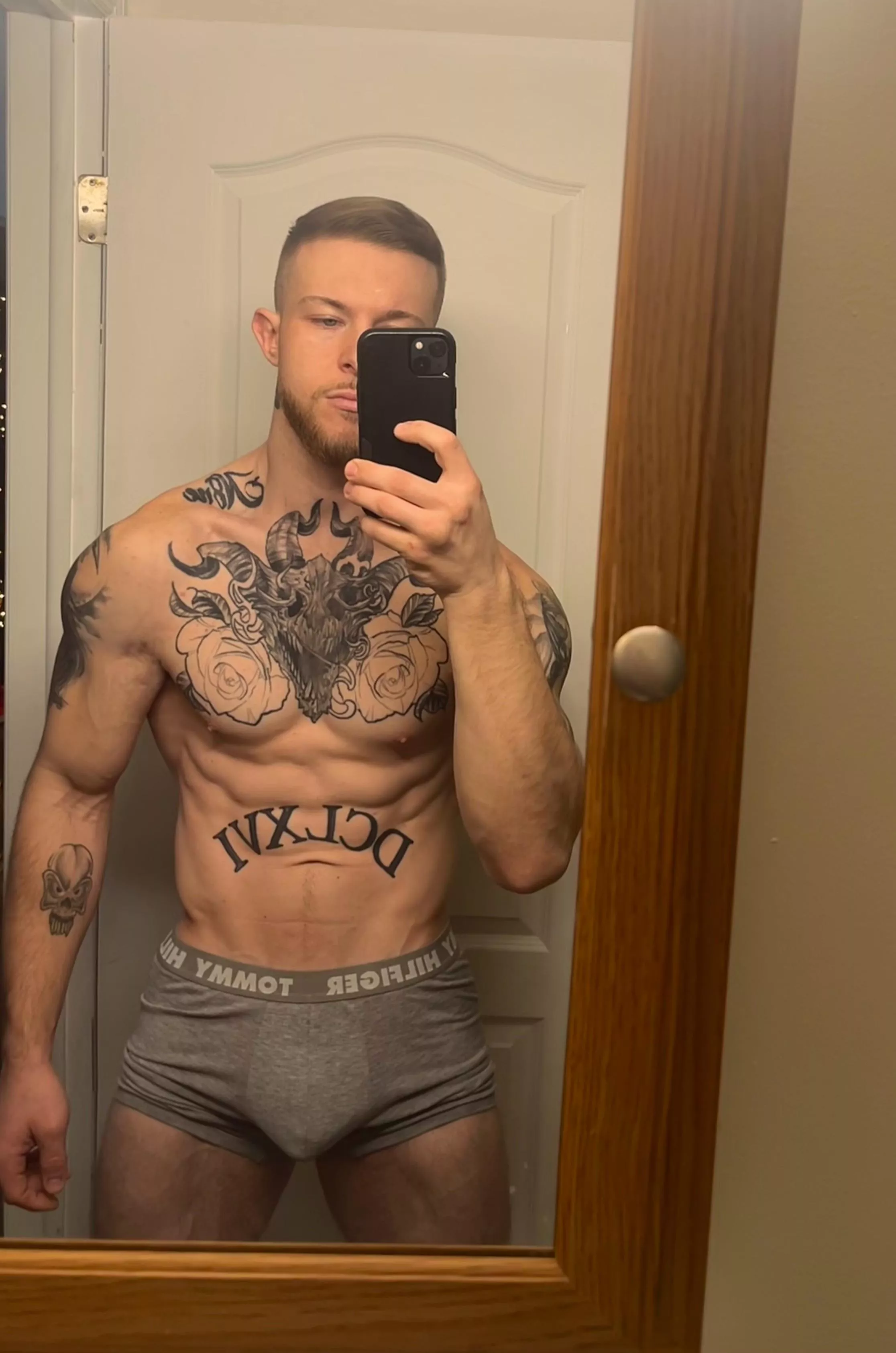 I’m bored. Say hi 😋