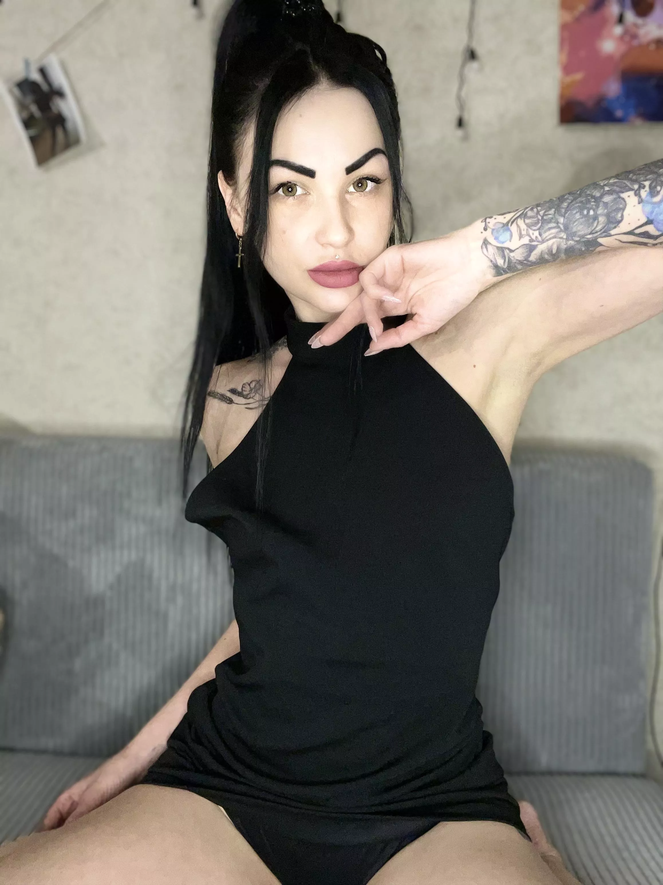 Just wanna spend this night in your bedroom