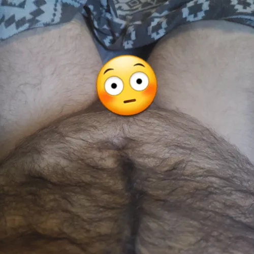 Laying in bed naked all morning & horny. Who wants to cuddle and lay on my hairy belly?
