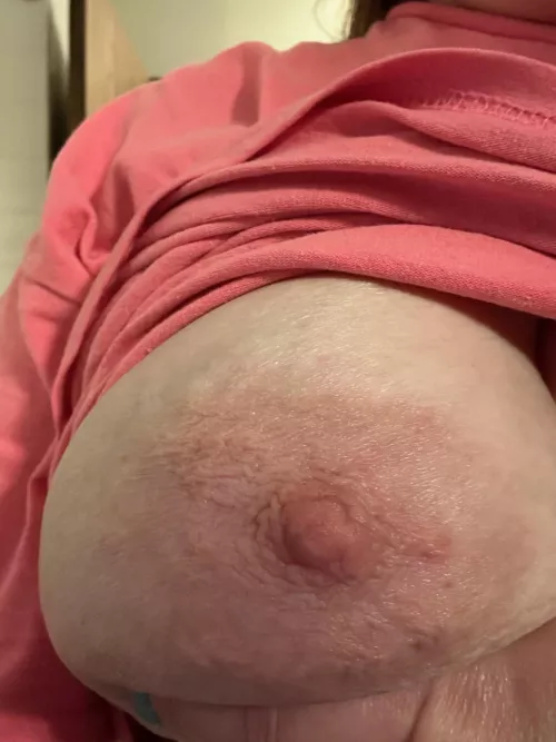 Love the wife's big areolas