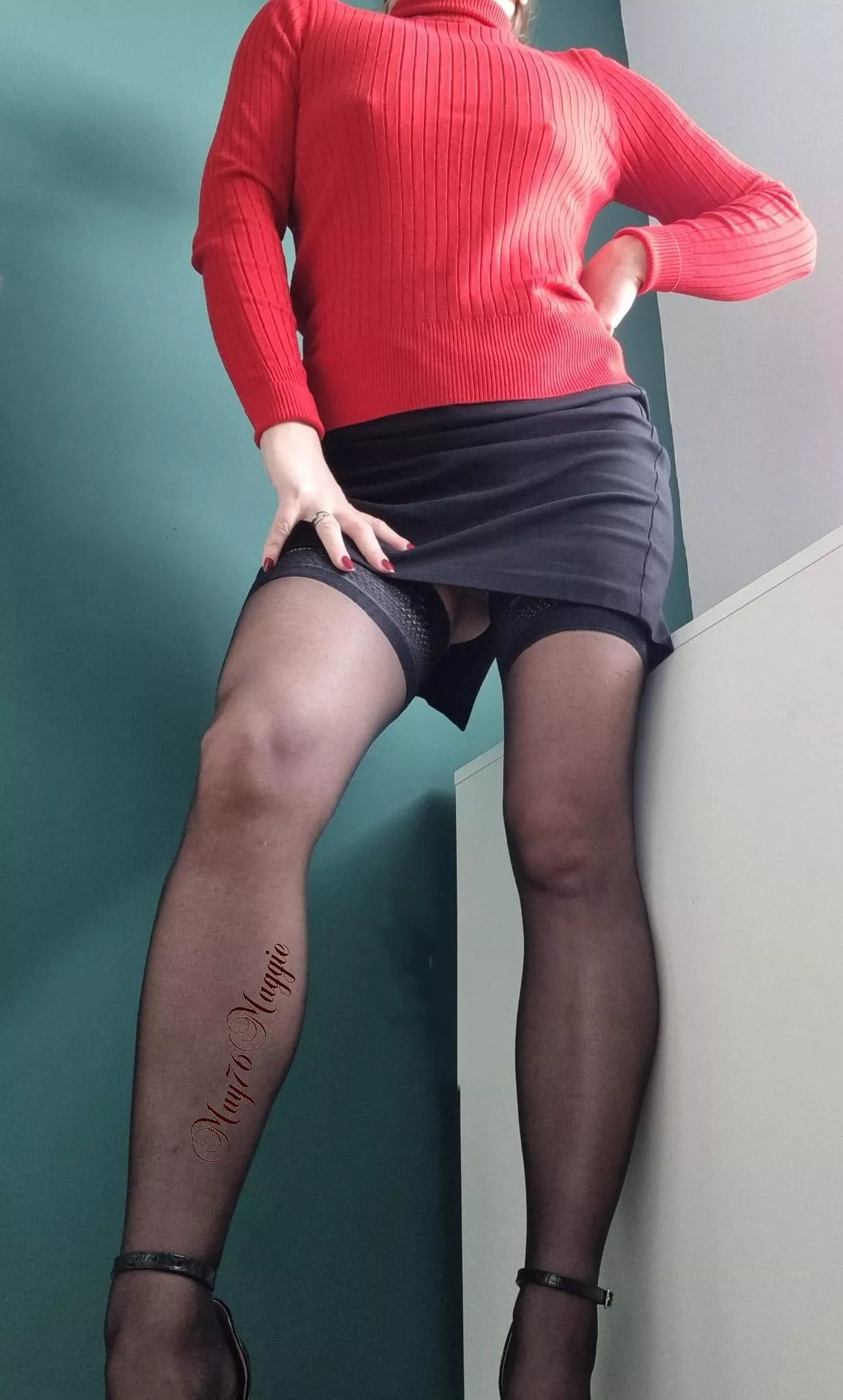 Sexy secretary kinda vibe this morning.