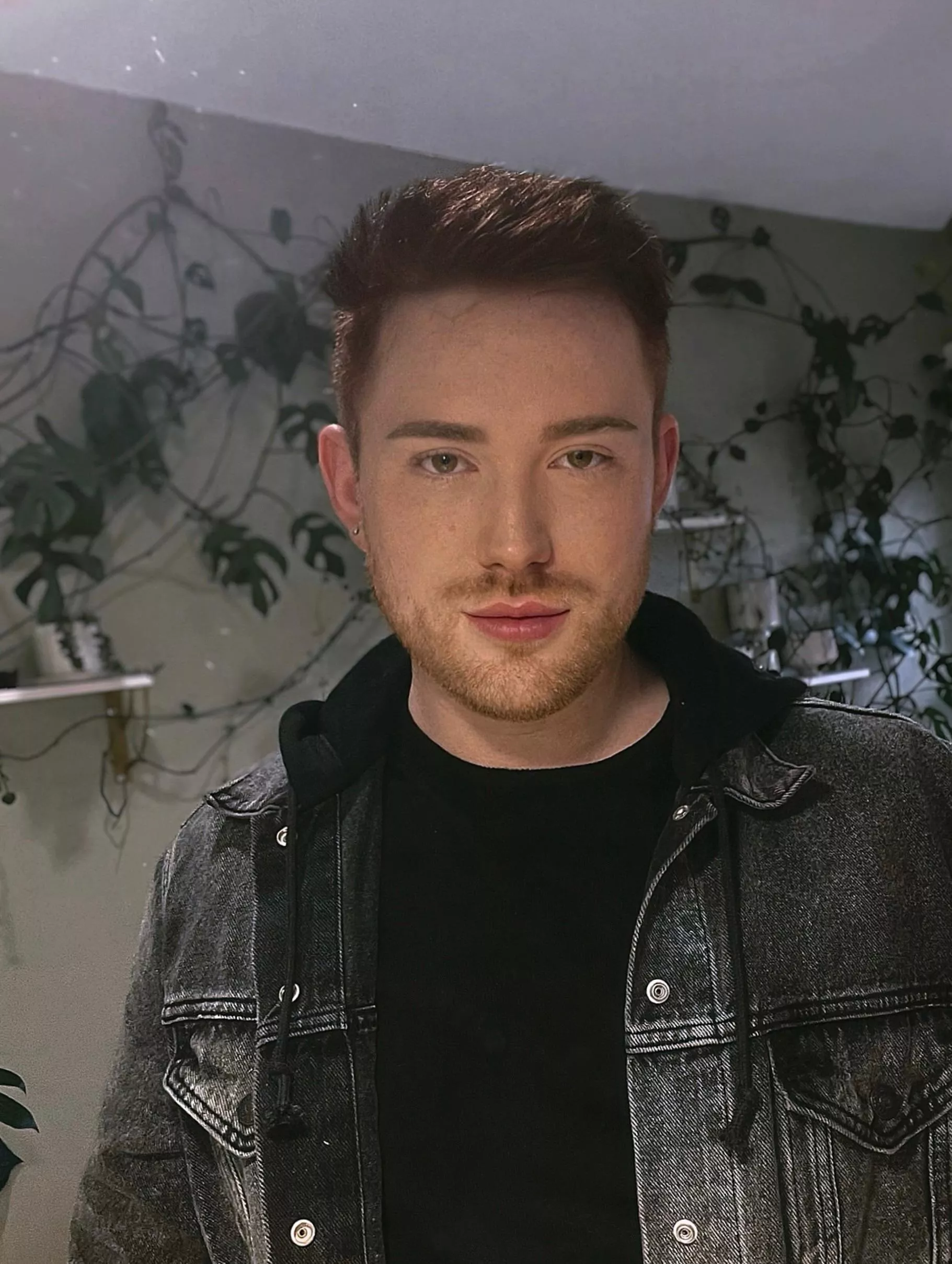 Should I keep my hair ginger or try something new. Feeling a bit off lately 👾