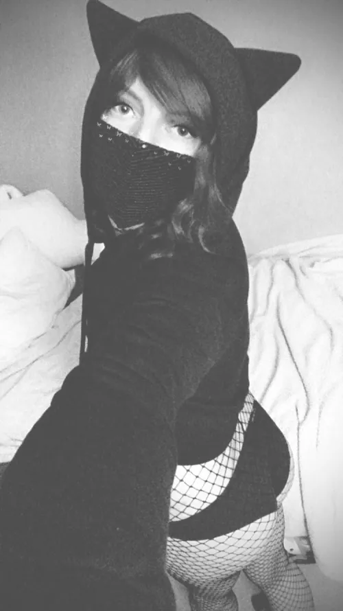 Should I wear fishnets on my next date?