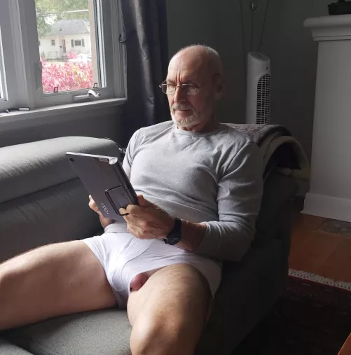 so felt like posting a peeker today I sure hope it passes