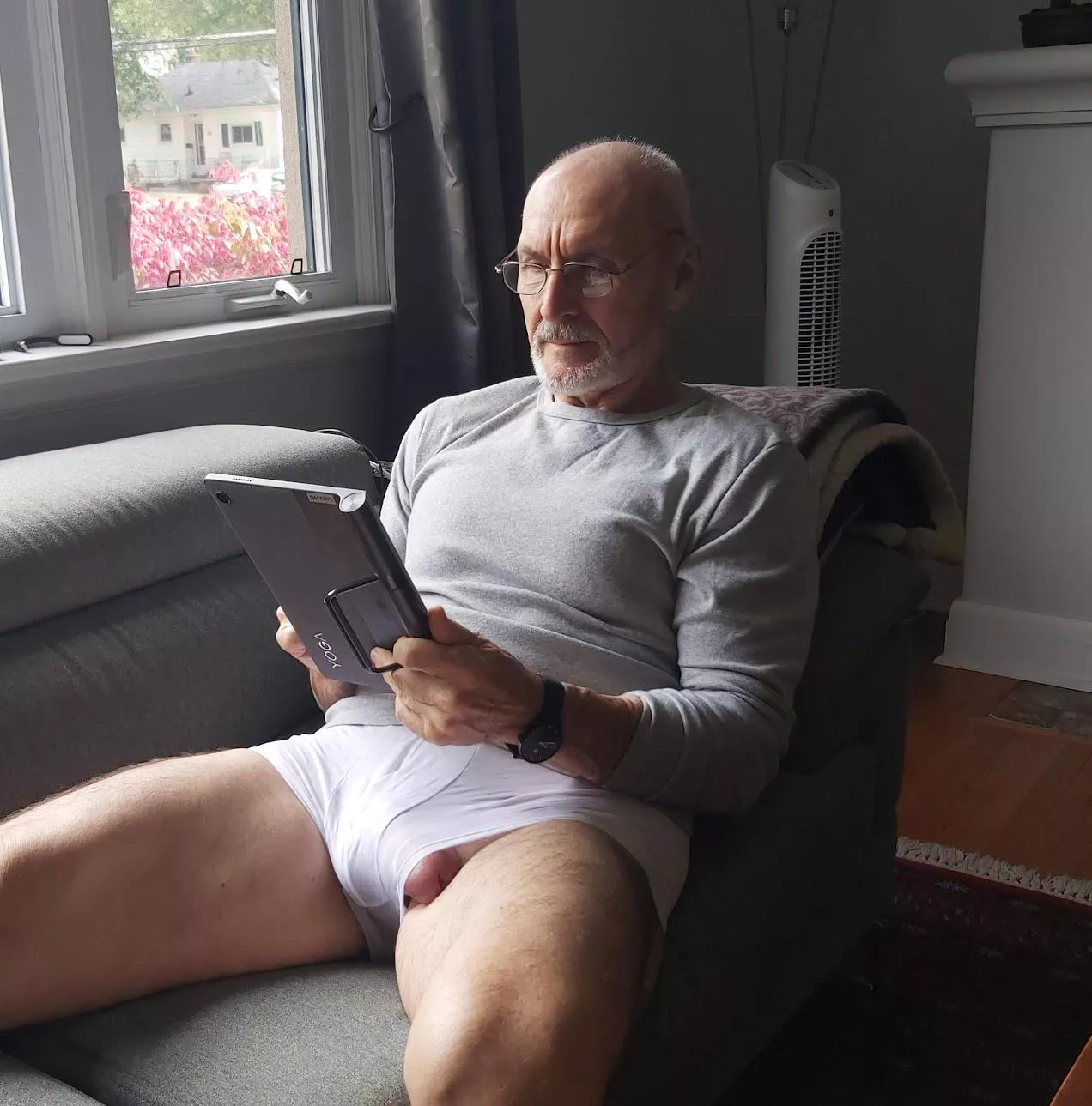 so felt like posting a peeker today I sure hope it passes